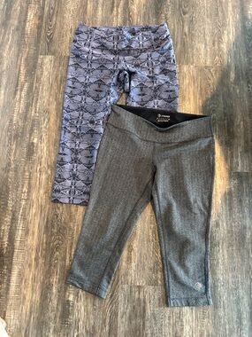 2 prs MPG Black and Gray Activewear Capris with Patterned Waistband